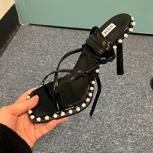 Thong tie up heels never used with diamonds.